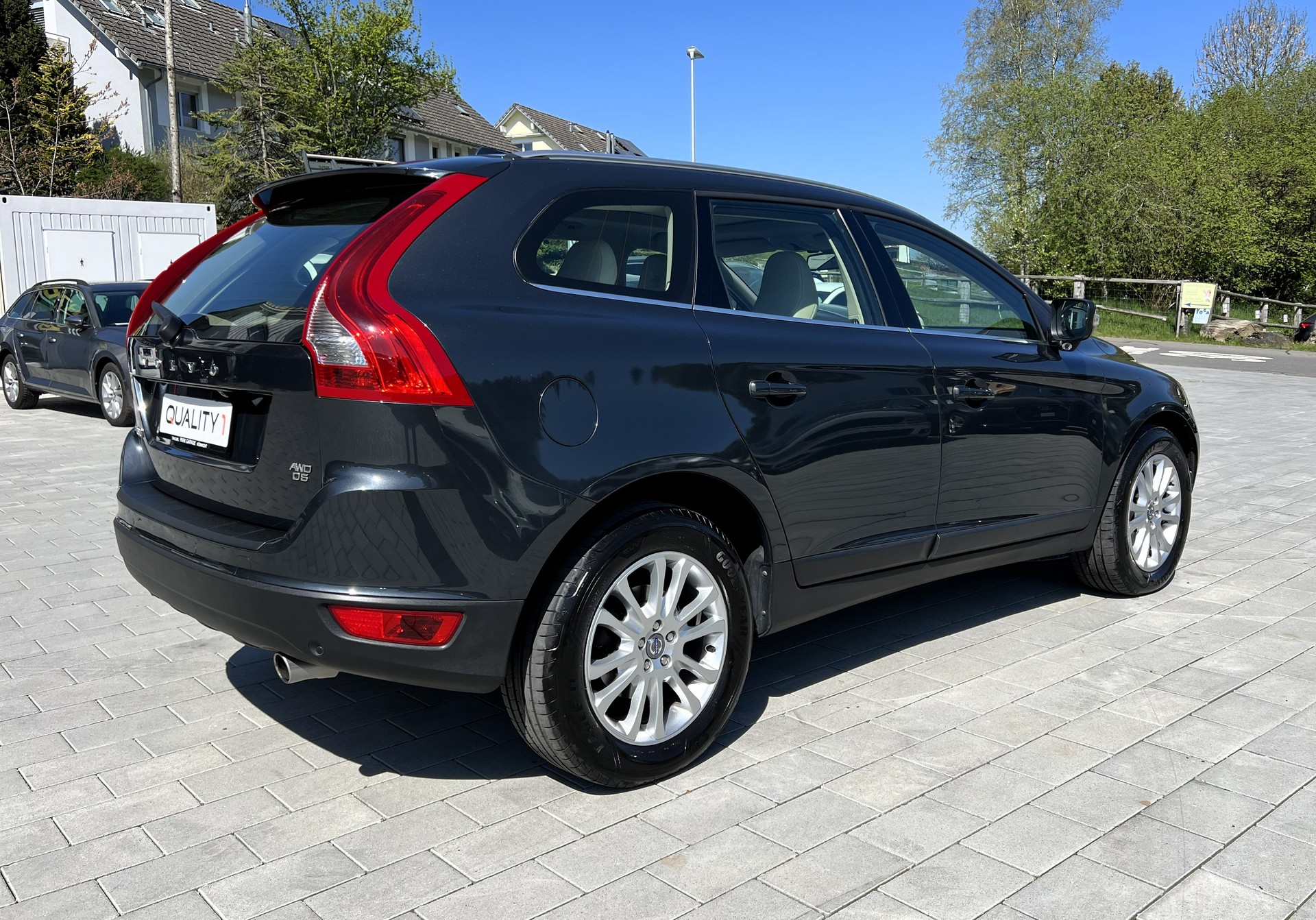 VOLVO XC60 D5 AWD Summum Geartronic-image-4