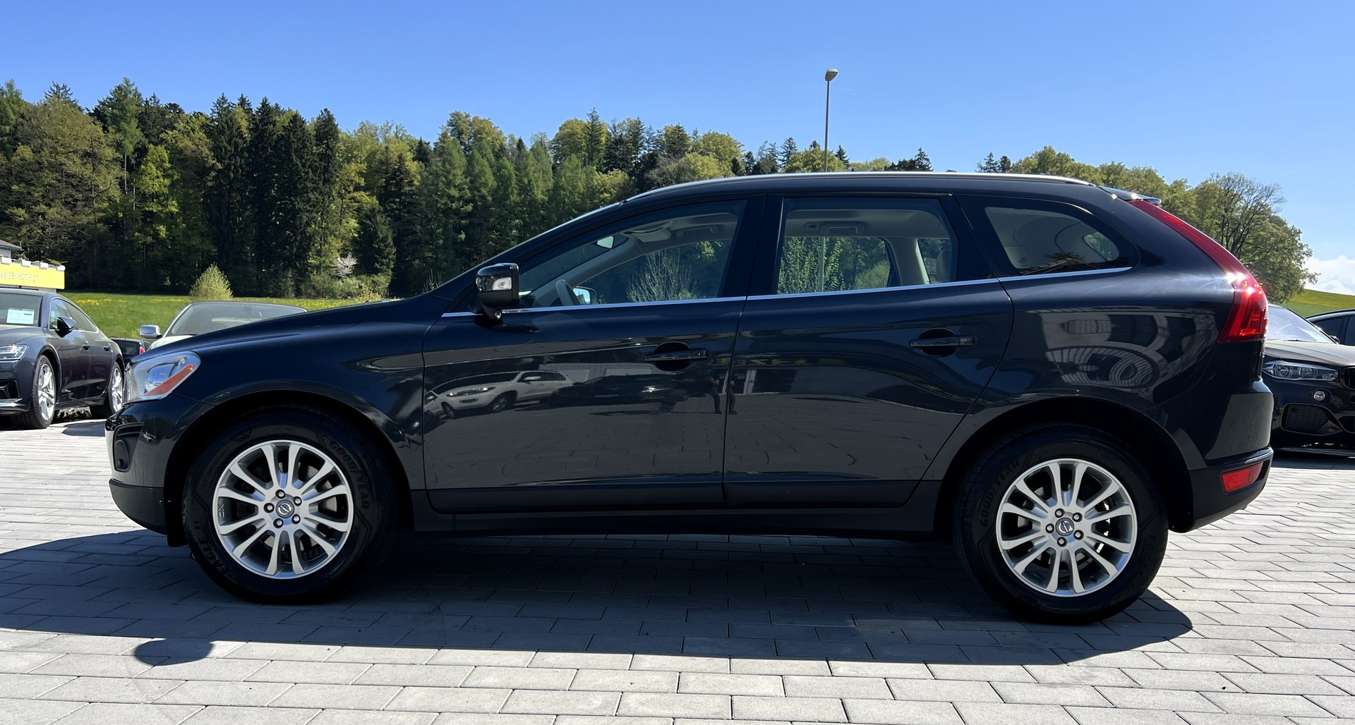 VOLVO XC60 D5 AWD Summum Geartronic-image-1