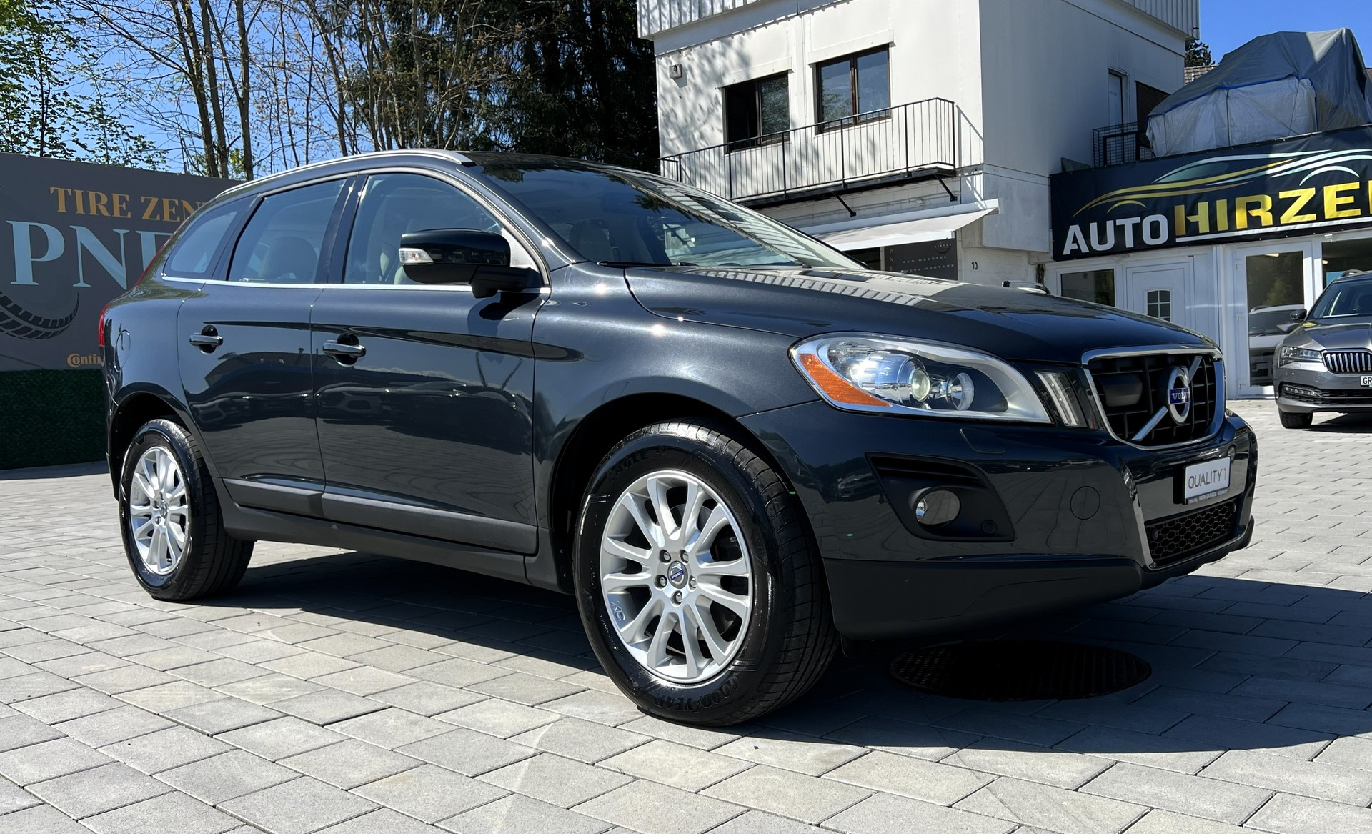 VOLVO XC60 D5 AWD Summum Geartronic-image-6