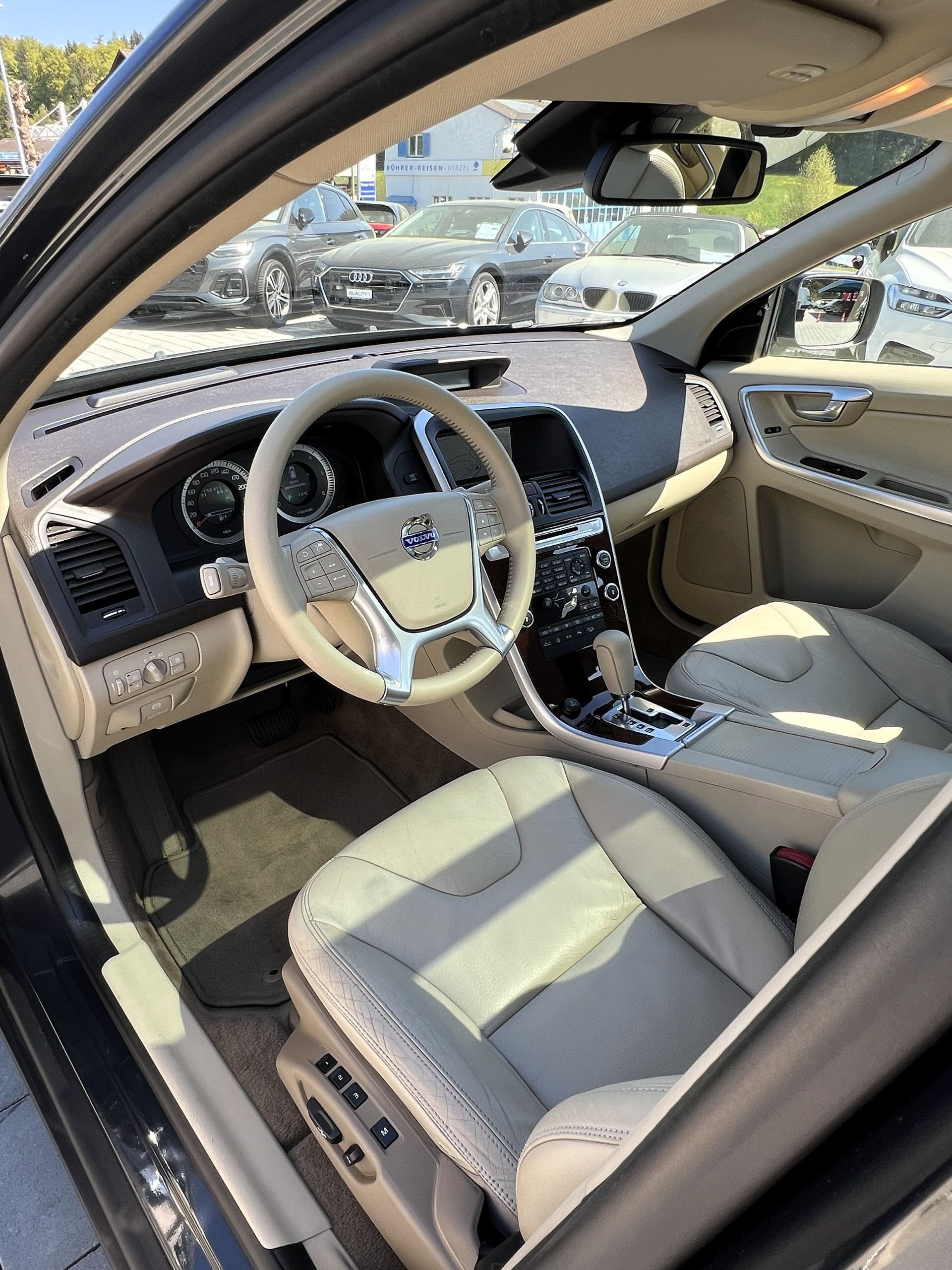 VOLVO XC60 D5 AWD Summum Geartronic-image-16