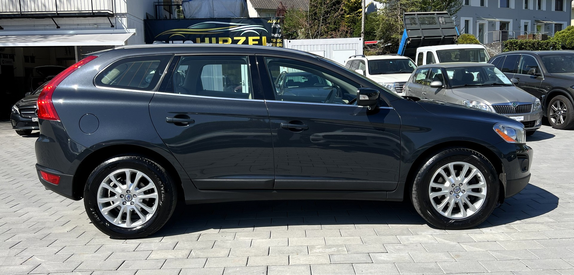 VOLVO XC60 D5 AWD Summum Geartronic-image-5