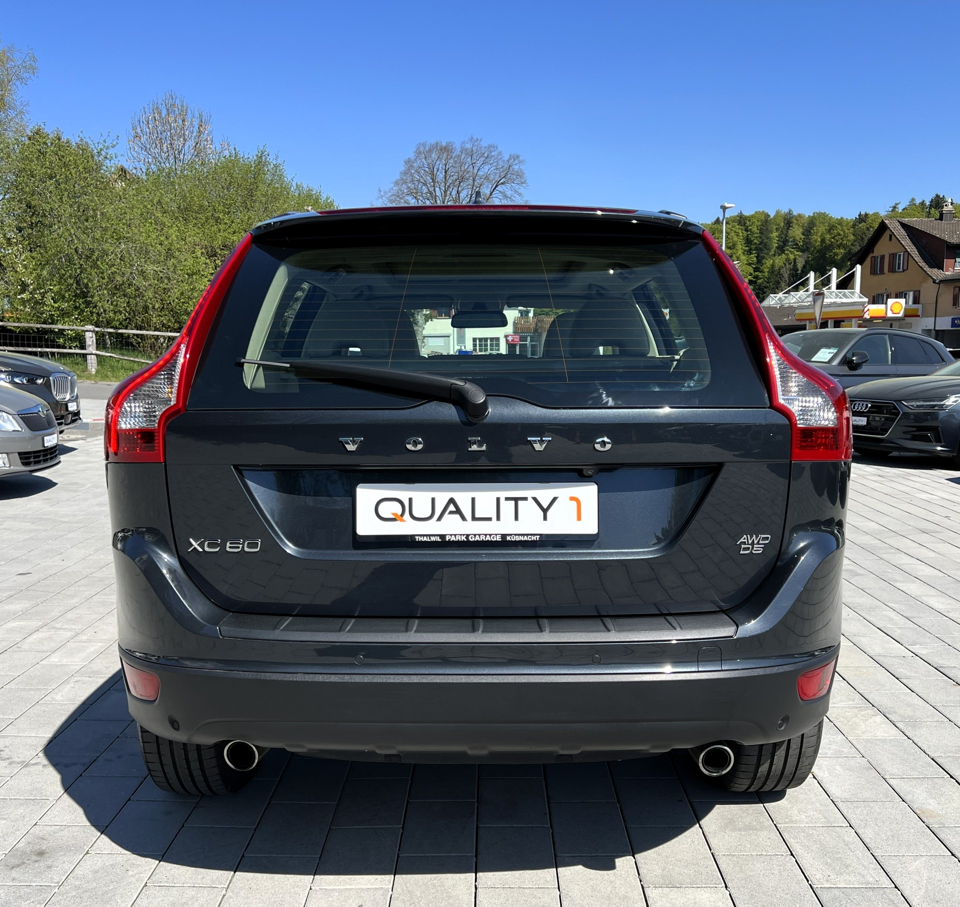 VOLVO XC60 D5 AWD Summum Geartronic-image-3