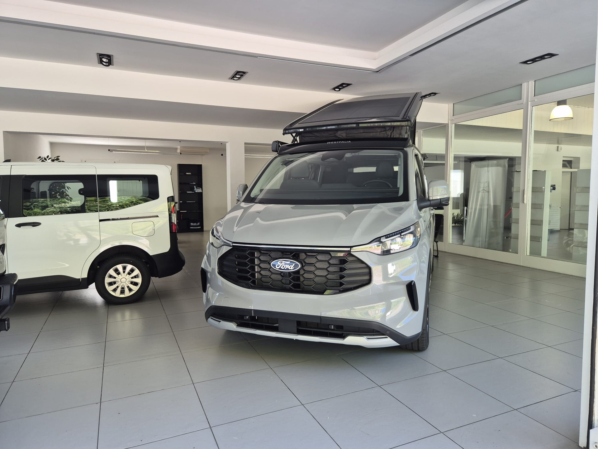 FORD Tourneo Bus 320 L2H1 Nugget Active Automat 4x4-image-1