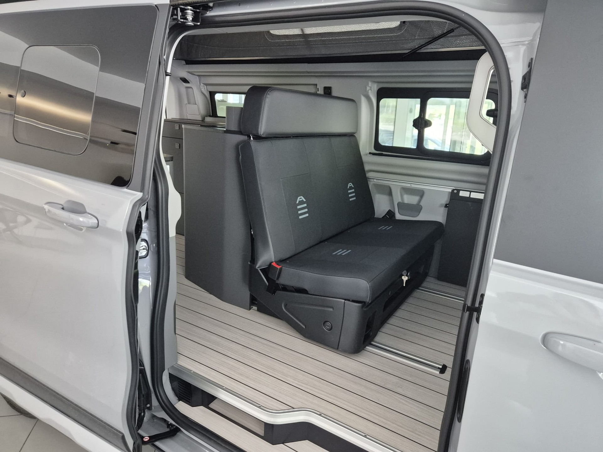 FORD Tourneo Bus 320 L2H1 Nugget Active Automat 4x4-image-7