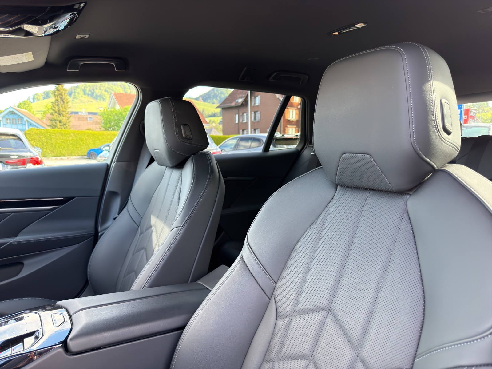 BMW 520d xDrive Touring M Sport-image-17