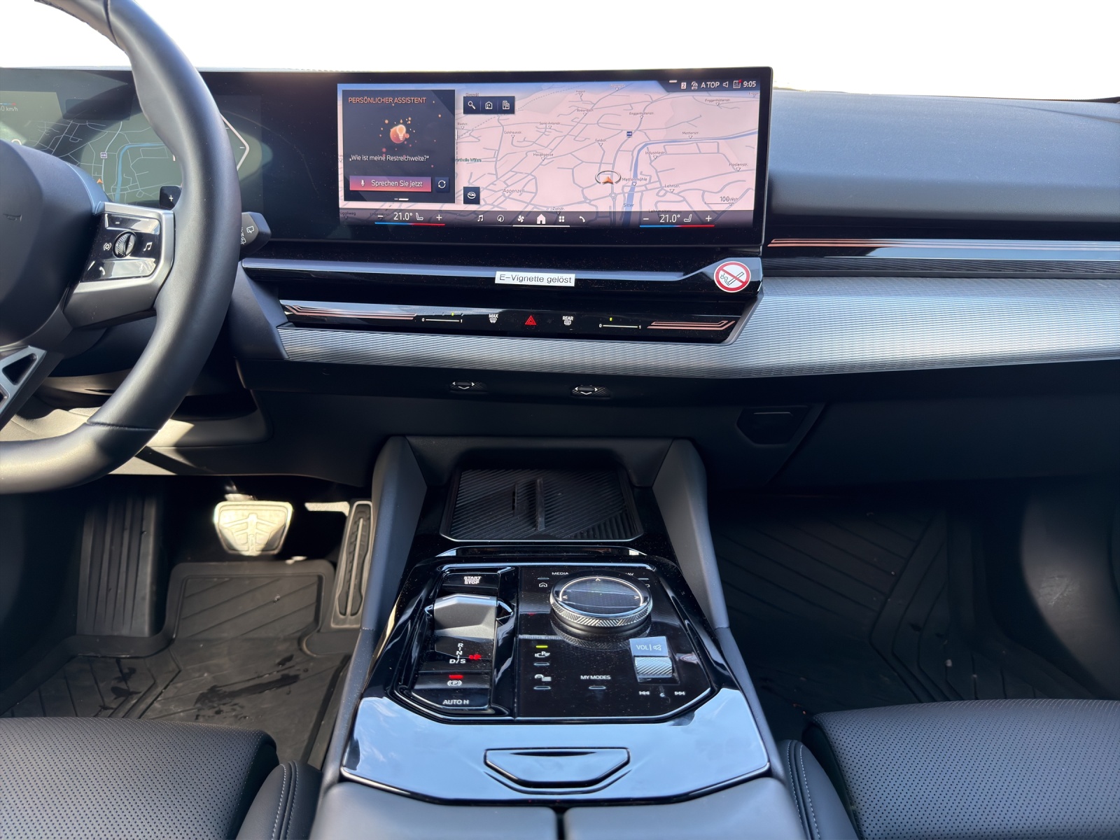 BMW 520d xDrive Touring M Sport-image-12