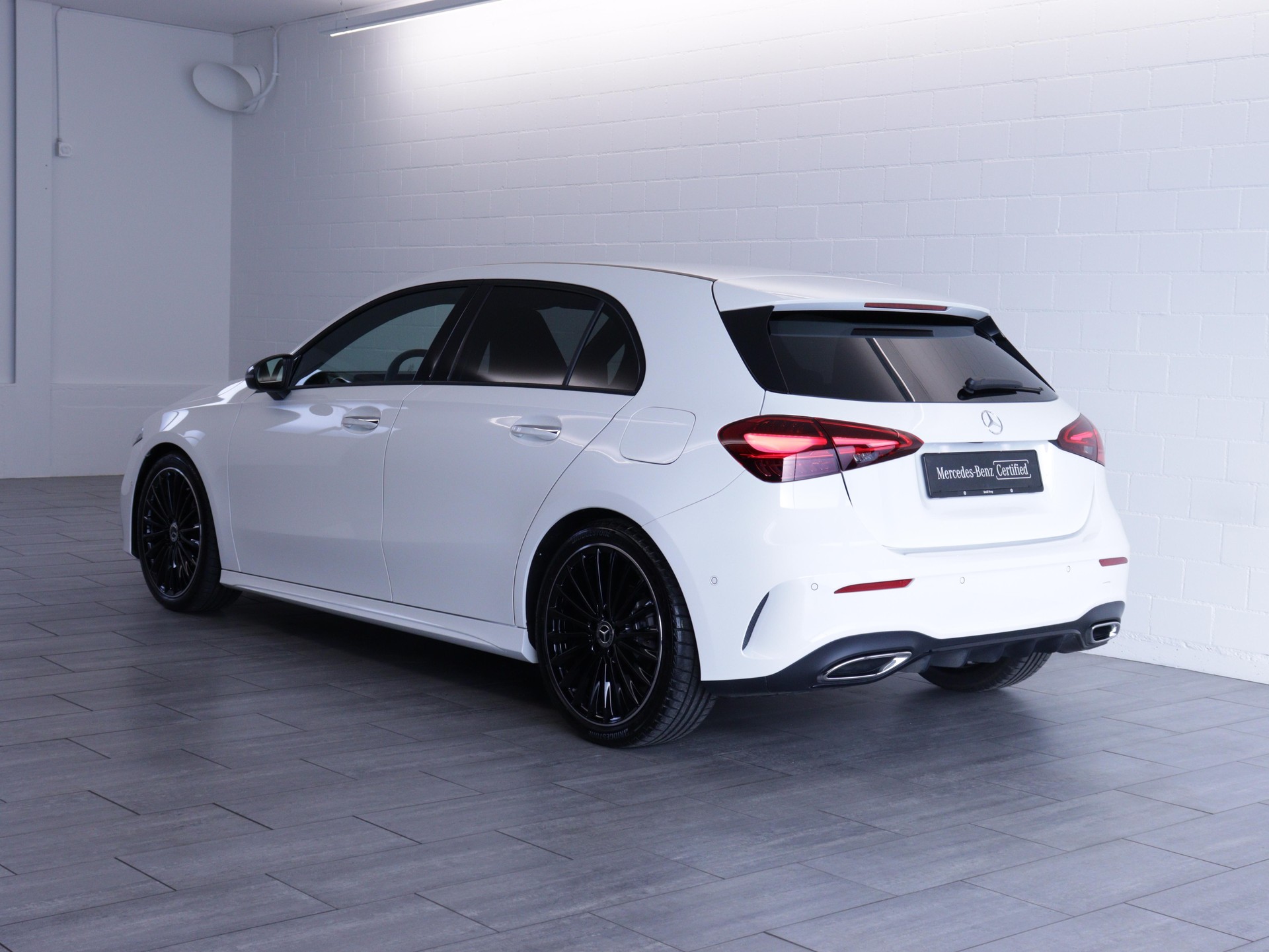 MERCEDES-BENZ A 180 AMG Line-showroom-element-3