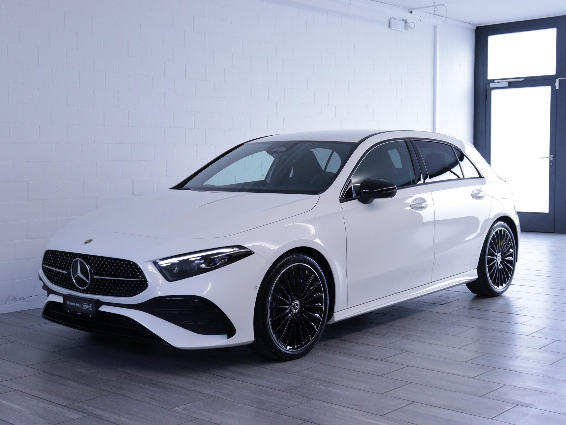 MERCEDES-BENZ A 180 AMG Line