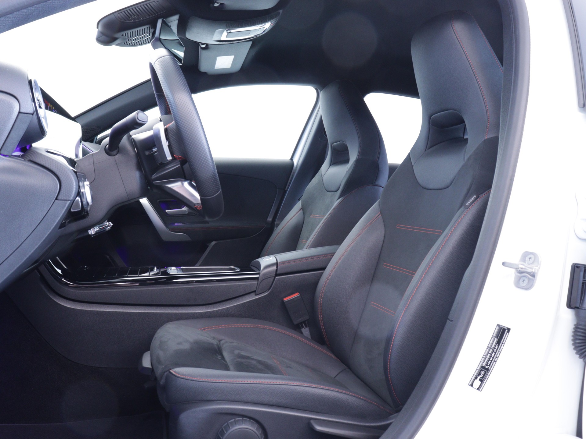 MERCEDES-BENZ A 180 AMG Line-image-7