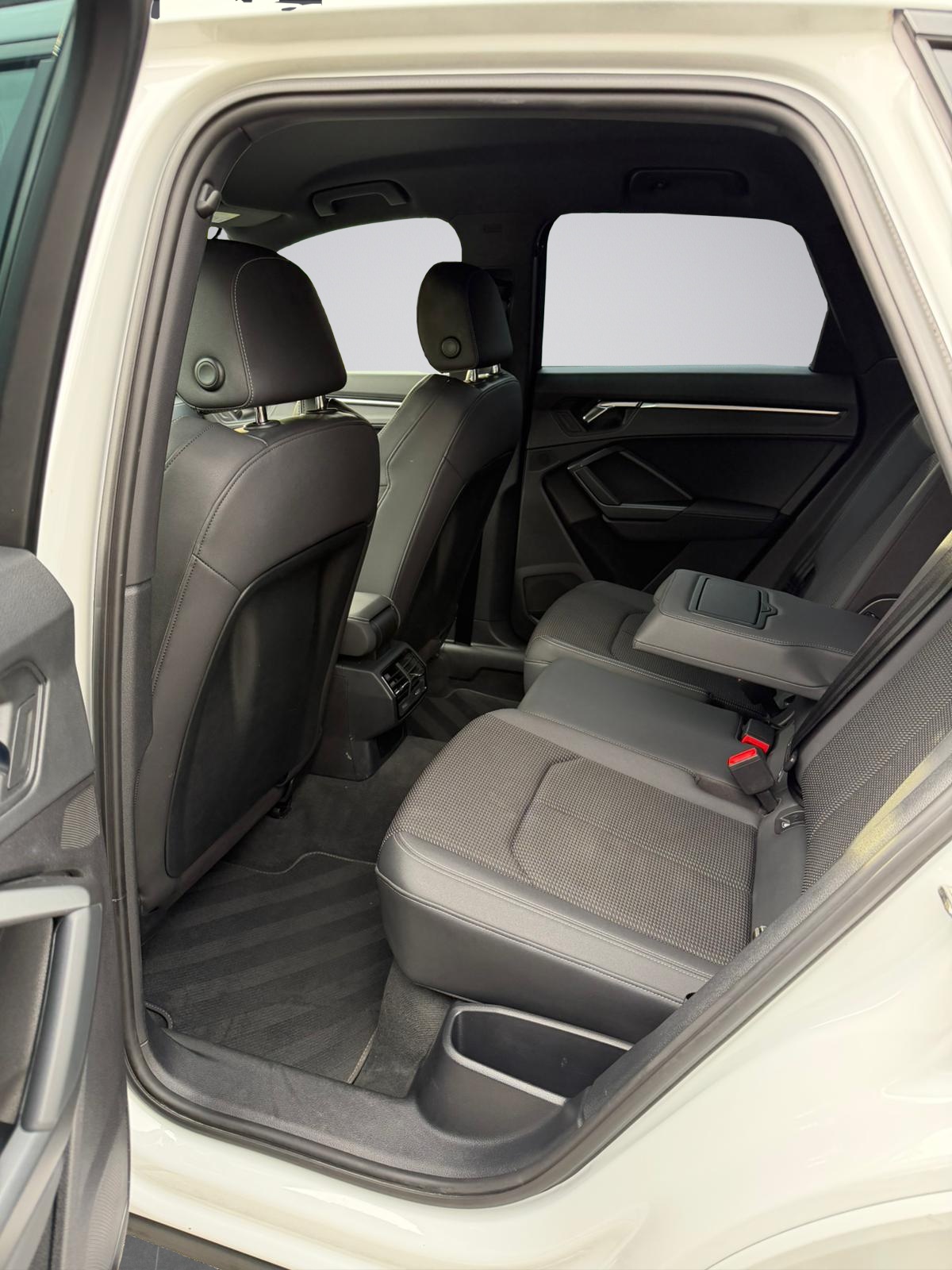 AUDI Q3 35 TDI S line quattro S-tronic * S Line Sport Paket *-image-10