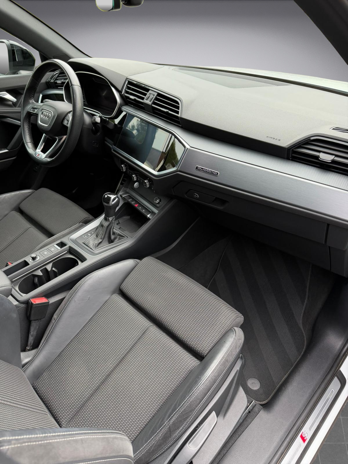 AUDI Q3 35 TDI S line quattro S-tronic * S Line Sport Paket *-image-13