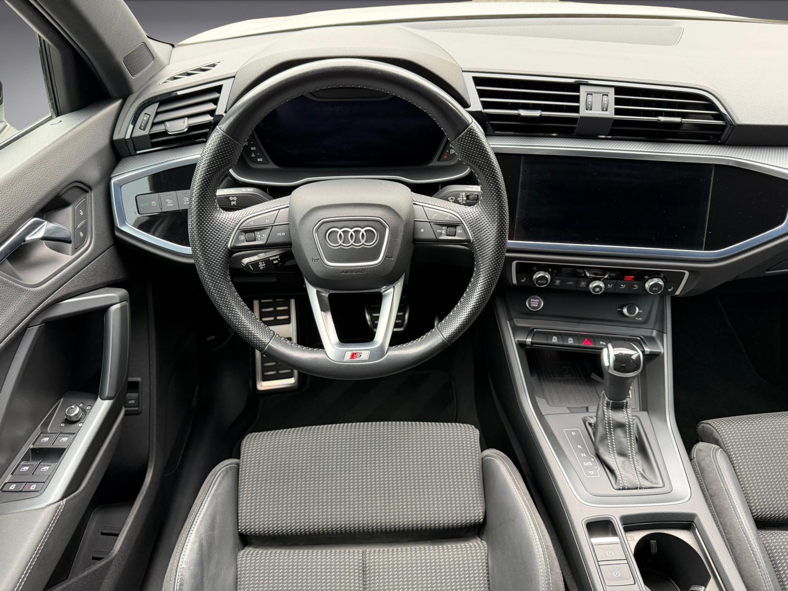 AUDI Q3 35 TDI S line quattro S-tronic * S Line Sport Paket *-image-7