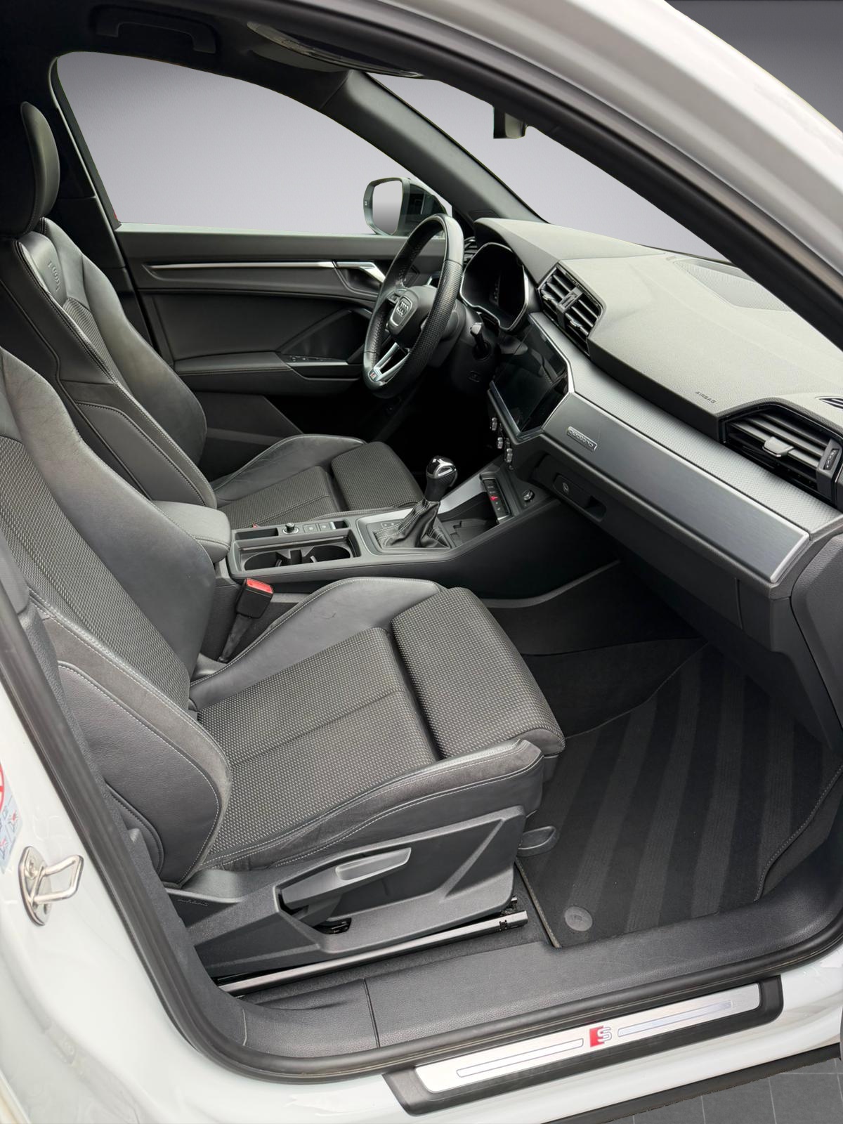 AUDI Q3 35 TDI S line quattro S-tronic * S Line Sport Paket *-image-12