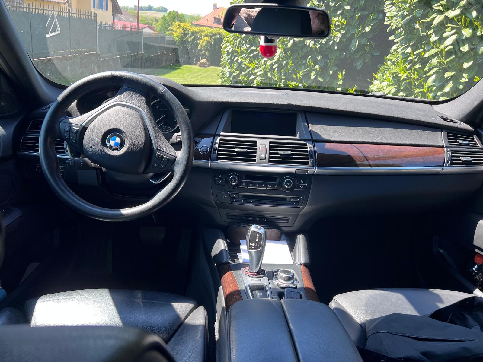 BMW xDrive 40d-image-4
