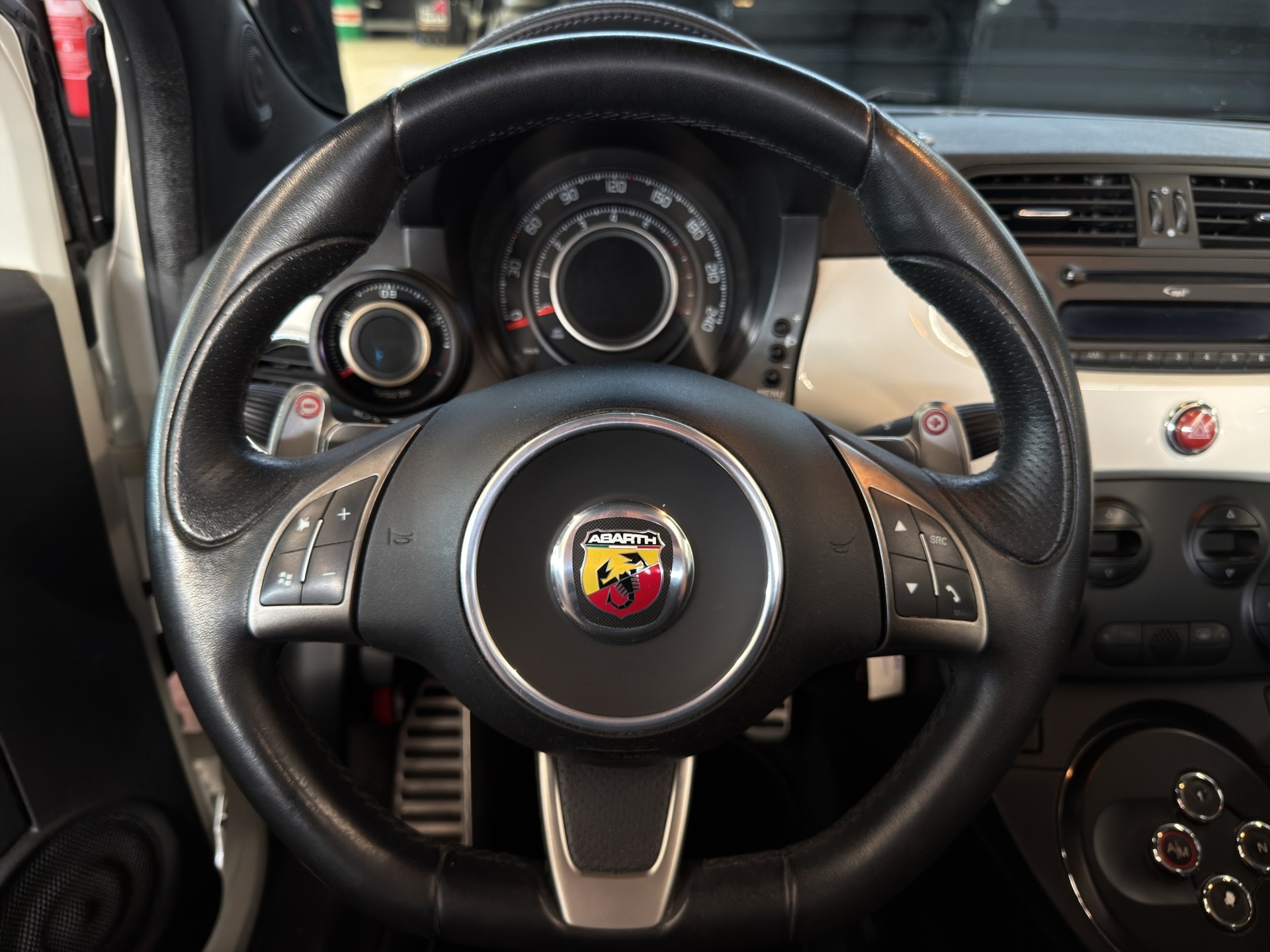 FIAT 500C 1.4 16V Turbo Abarth Dualogic-image-15