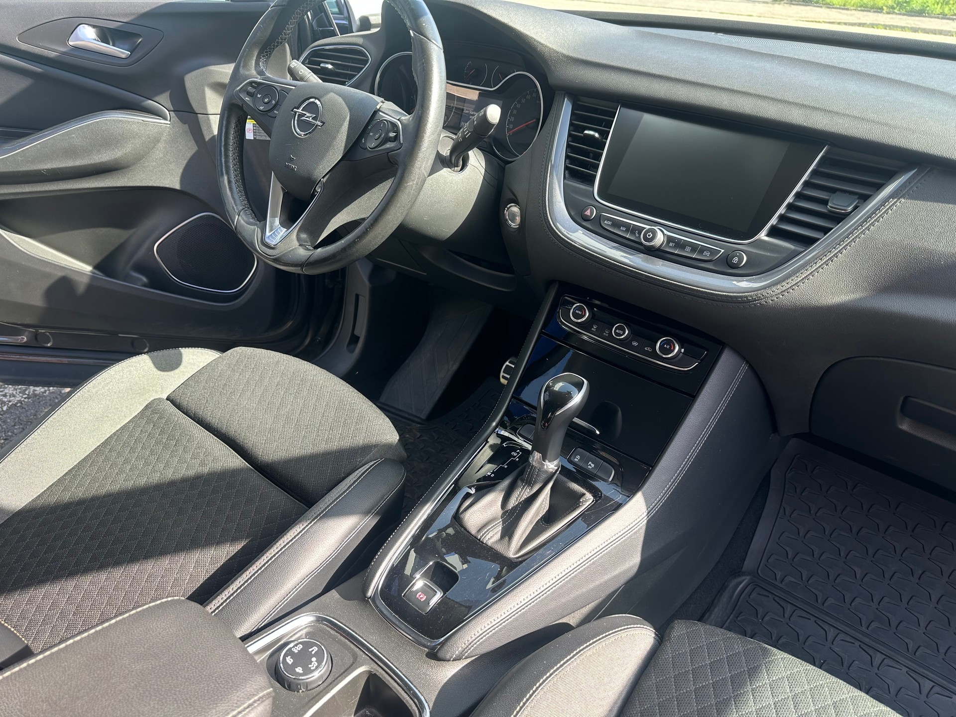 OPEL Grandland X 1.2i TP 120 Years Edition Automatik-image-11