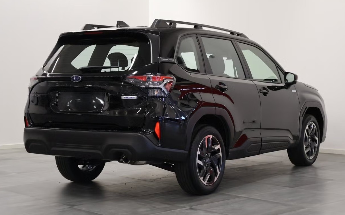 SUBARU Forester 2.0i e-Boxer Advantage Lineartronic-image-2