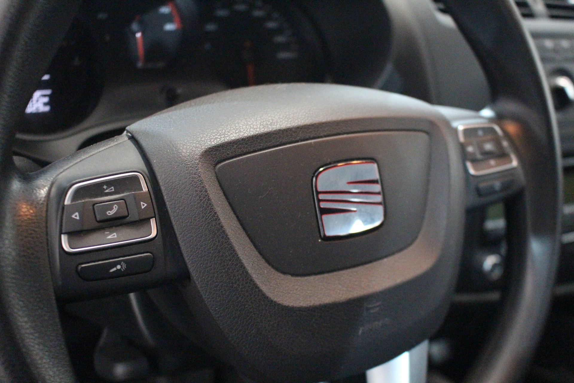 SEAT Leon 1.2 TSI Reference-image-13