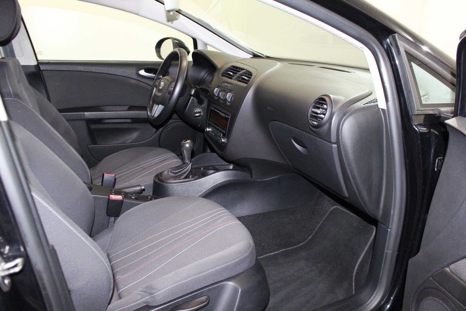 SEAT Leon 1.2 TSI Reference-image-10