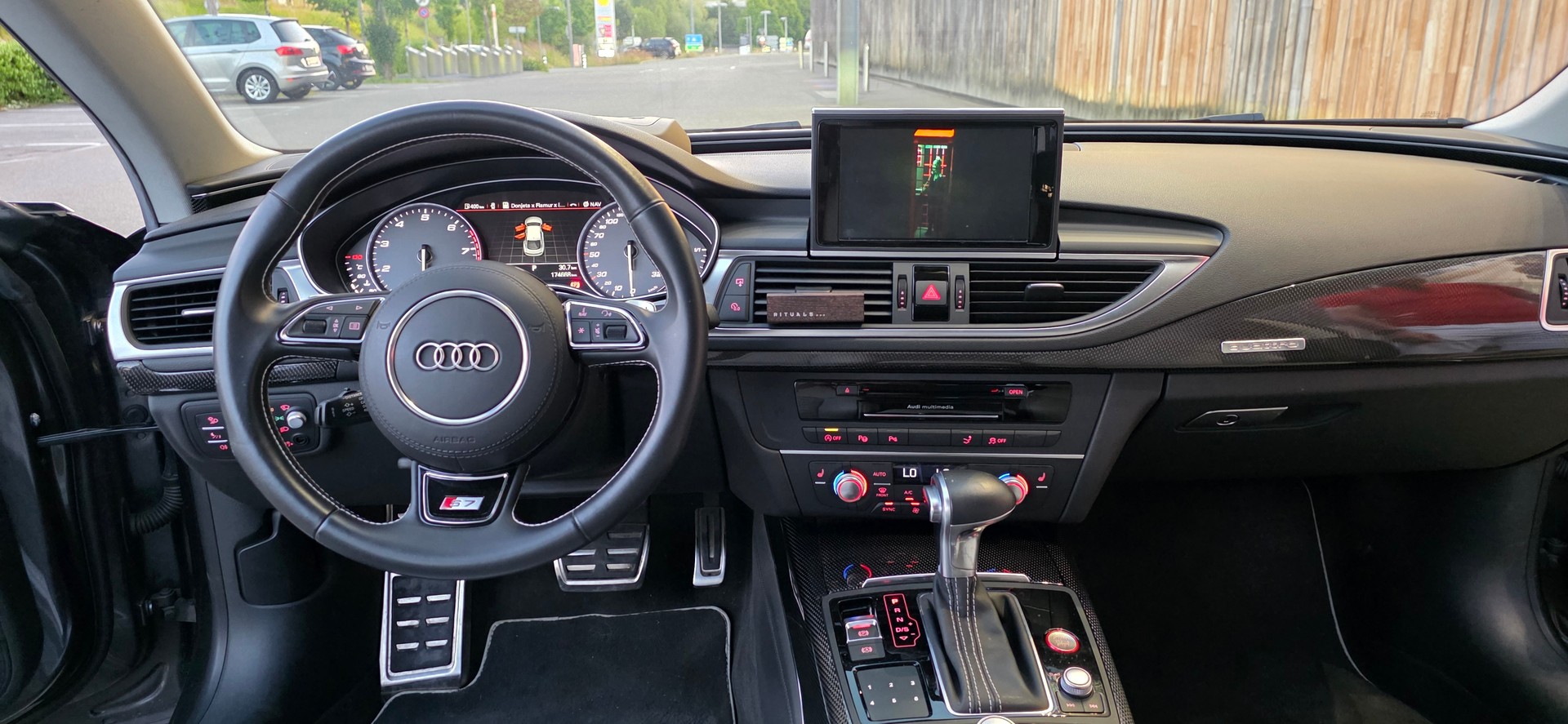 AUDI 4.0 V8 TFSI quattro S-Tronic-image-2