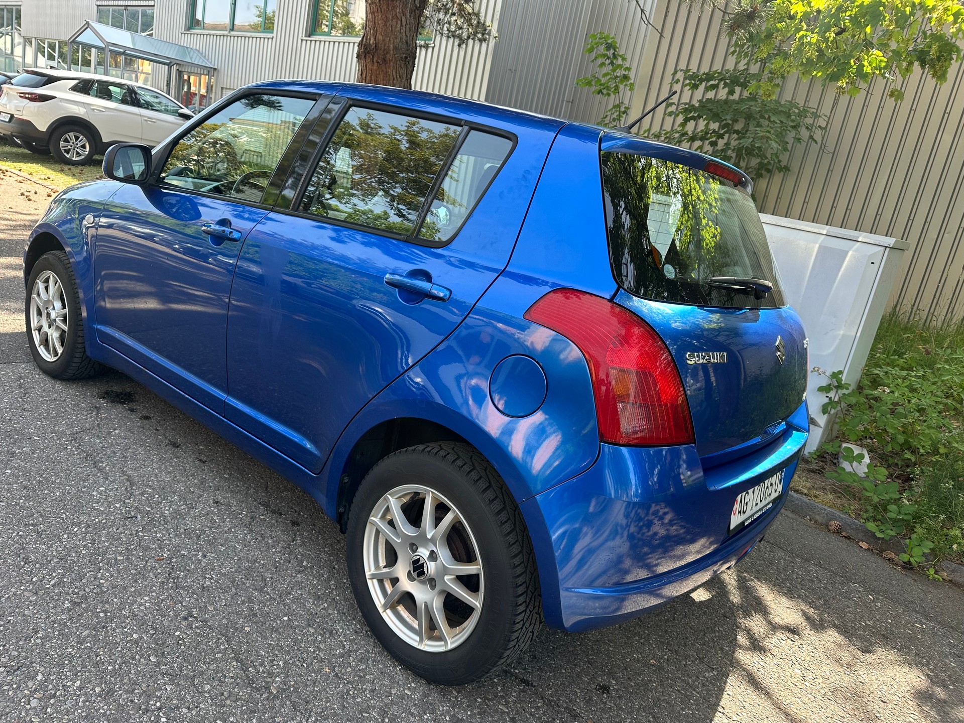 SUZUKI Swift 1.3i 16V GL Top 4x4-image-3