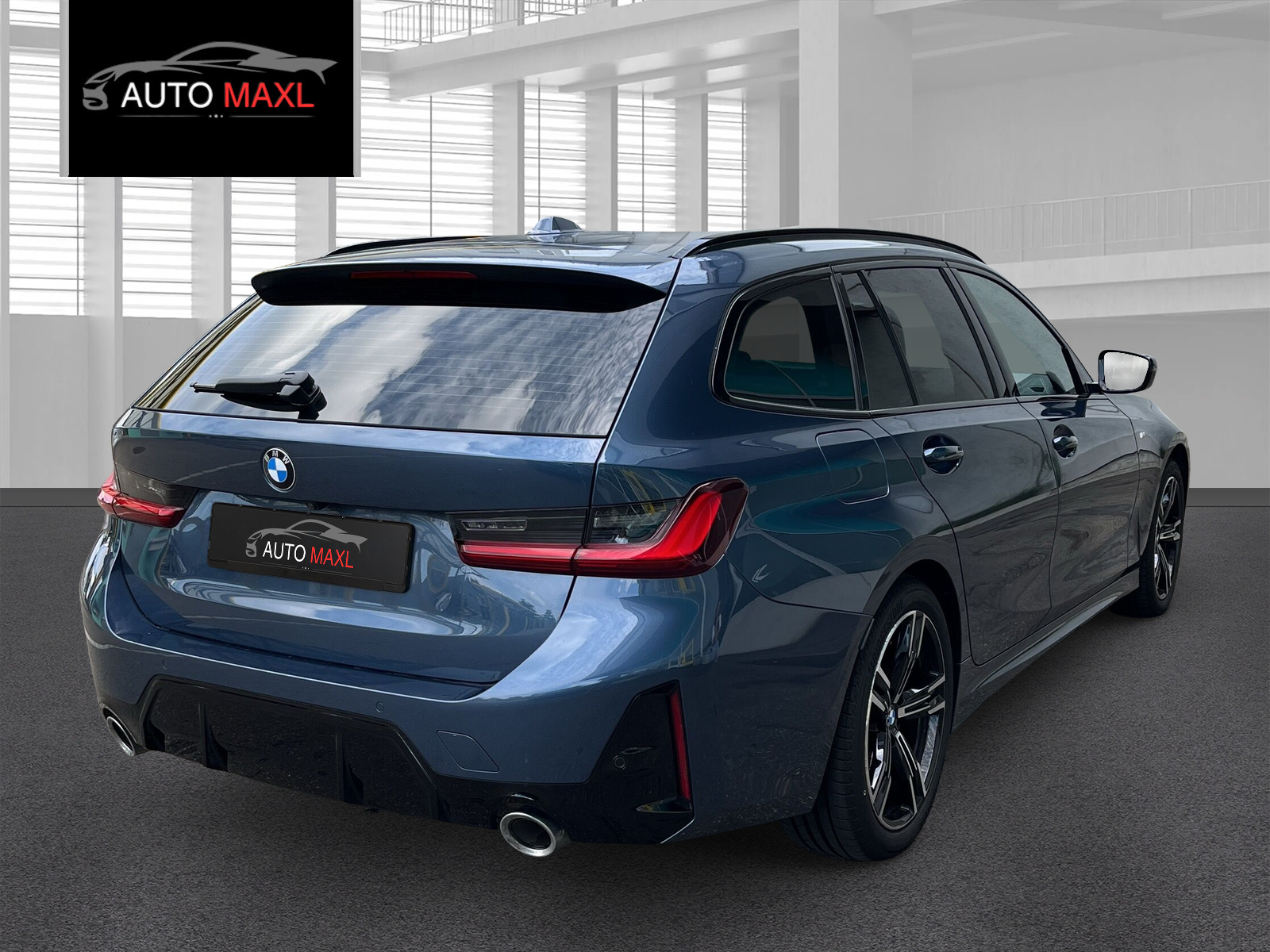 BMW 330i Touring xDrive SAG M Sport-showroom-element-2