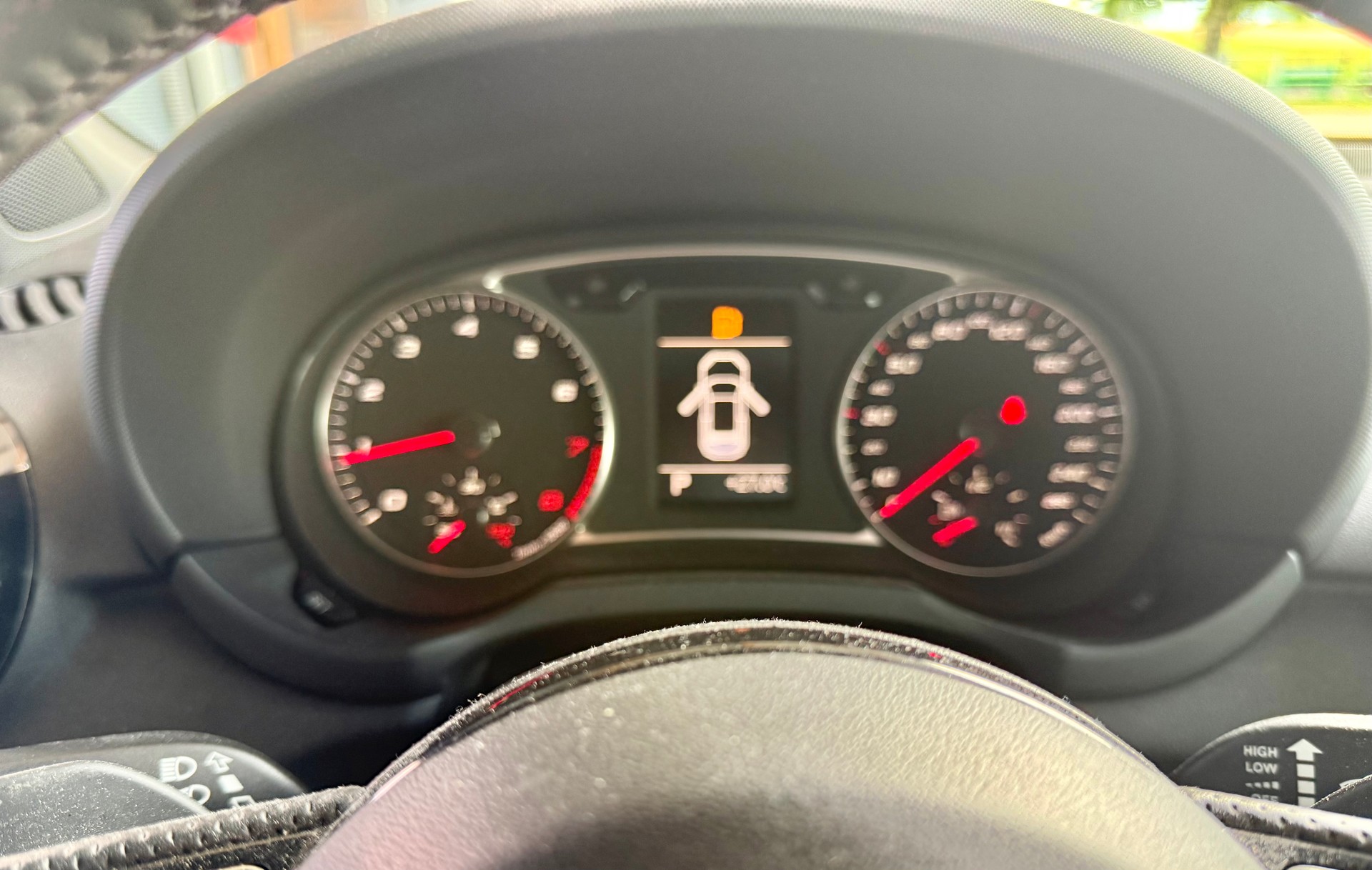 AUDI A1 Sport 1.4 TFSI Ambition S-tronic-image-12