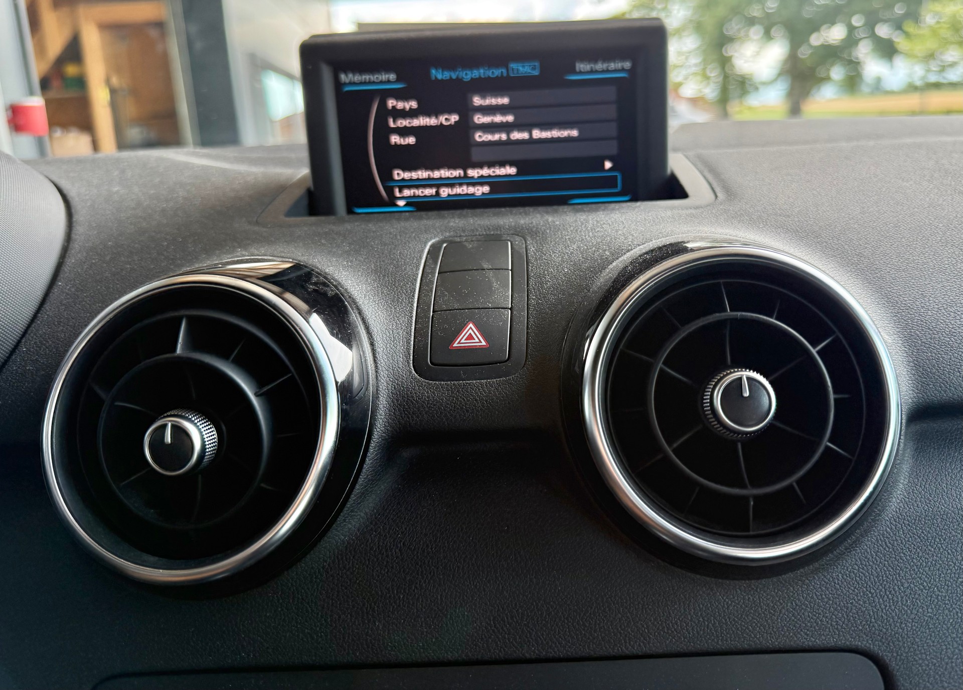 AUDI A1 Sport 1.4 TFSI Ambition S-tronic-image-13