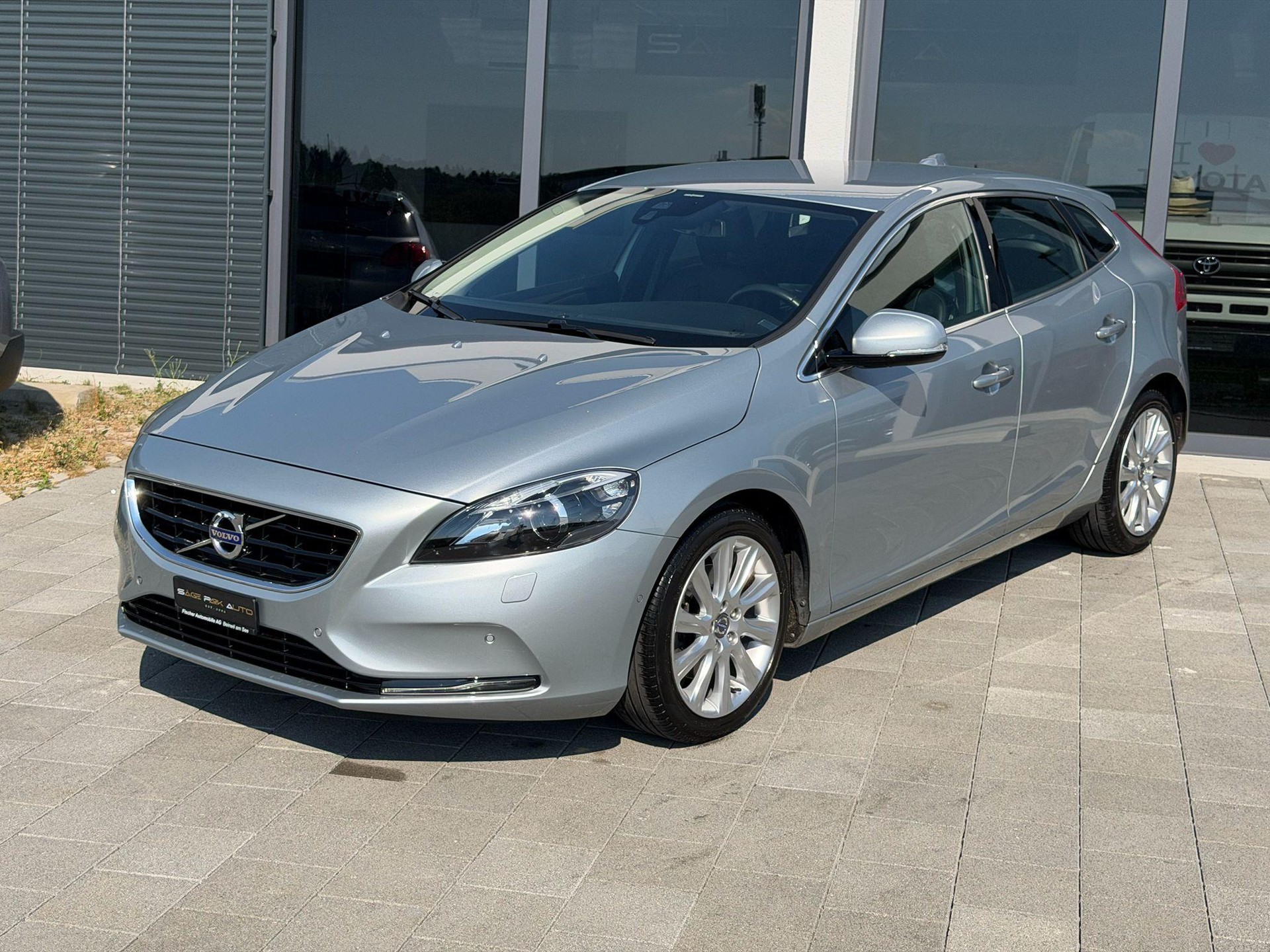 VOLVO V40 1.6 T3 Summum S/S