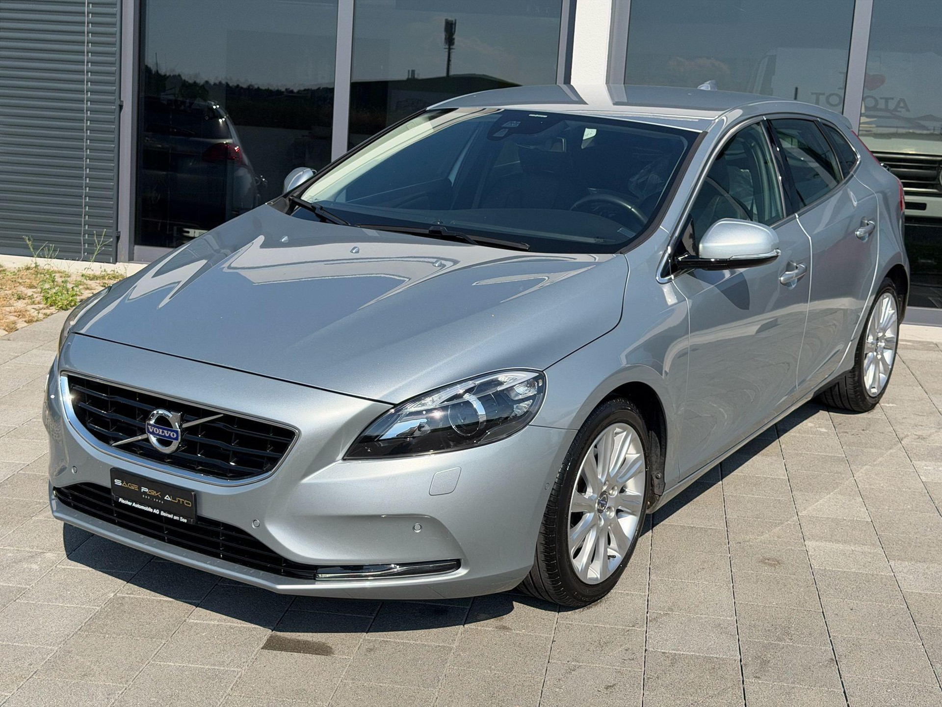 VOLVO V40 1.6 T3 Summum S/S-showroom-element-3