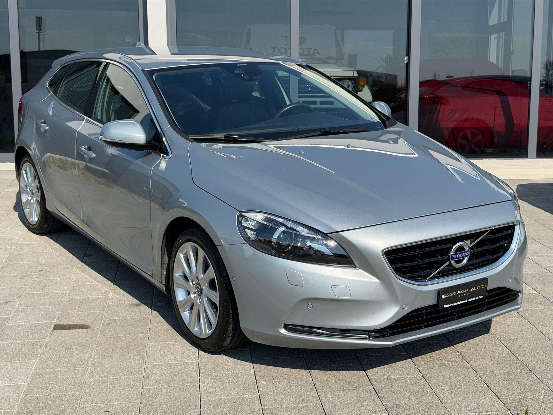 VOLVO V40 1.6 T3 Summum S/S-showroom-element-1