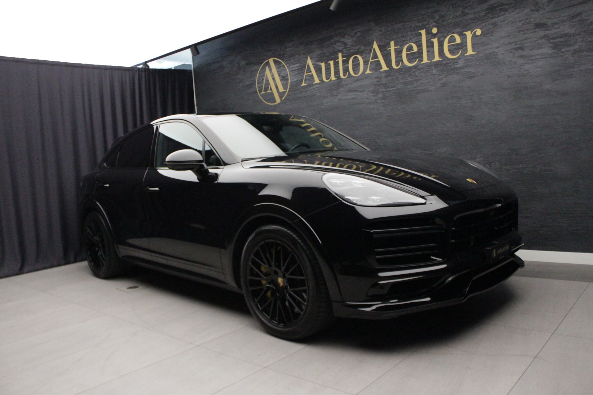 PORSCHE Cayenne Turbo Coupé S E-Hybrid-showroom-element-2