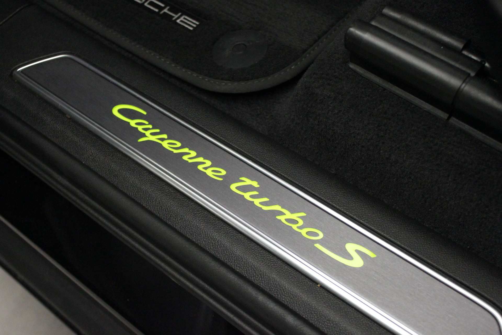 PORSCHE Cayenne Turbo Coupé S E-Hybrid-image-21