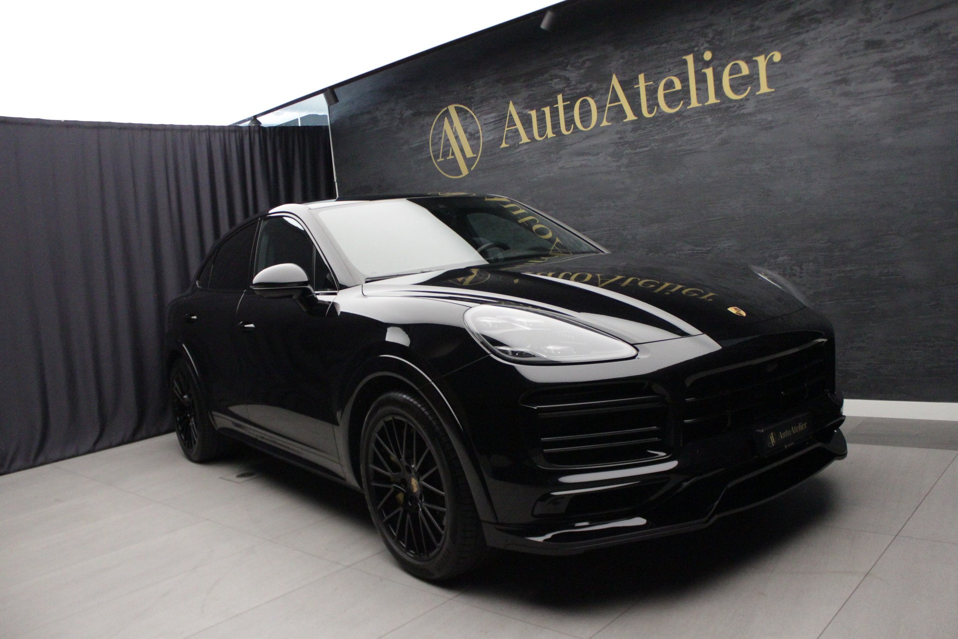 PORSCHE Cayenne Turbo Coupé S E-Hybrid-showroom-element-1