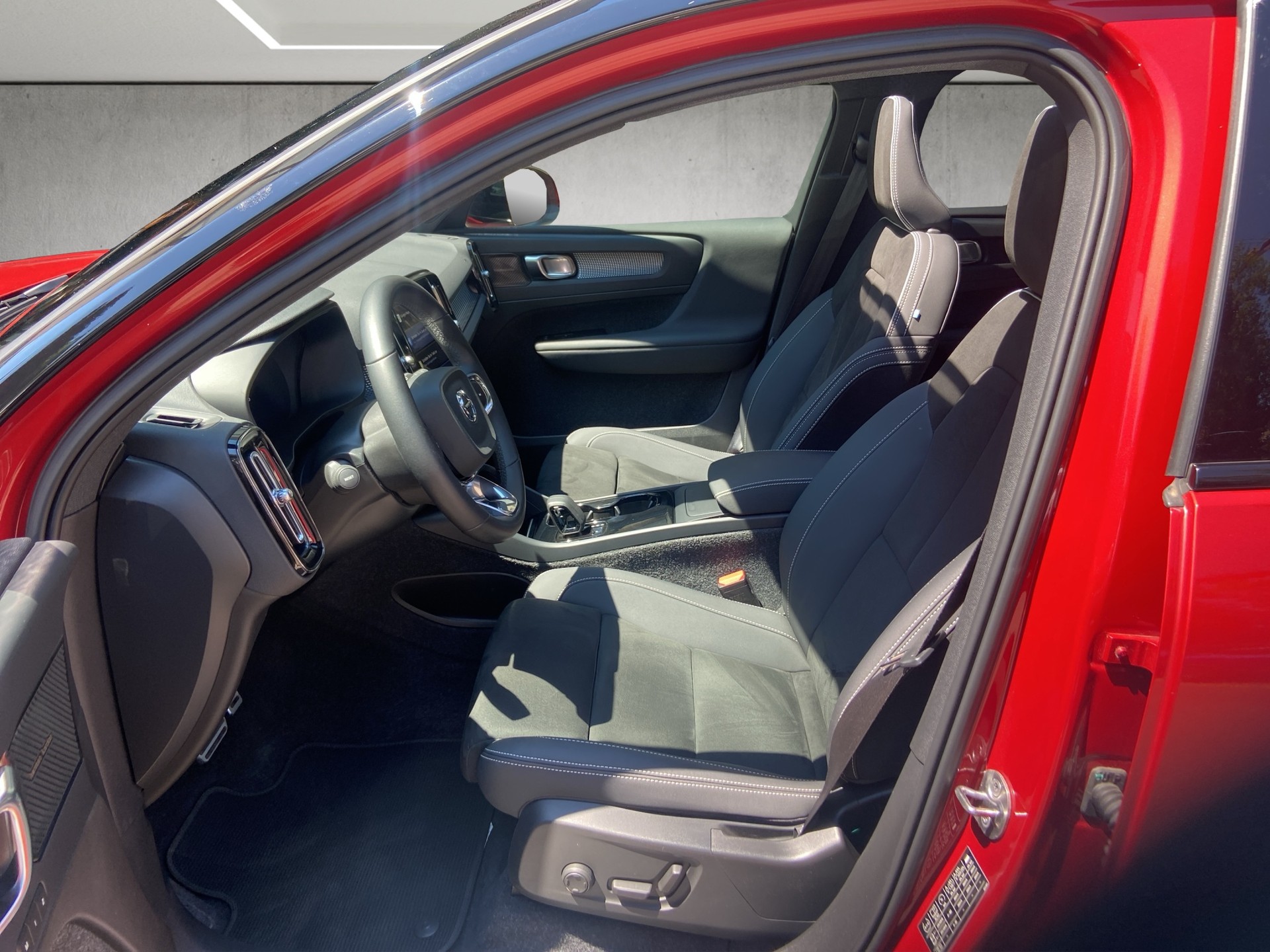 VOLVO XC40 Recharge P8 Twin AWD Pure Electric Pro-image-8