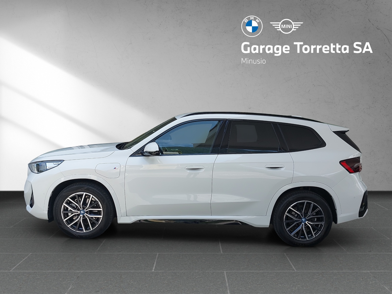 BMW X1 xDrive 25e M Sport-showroom-element-1