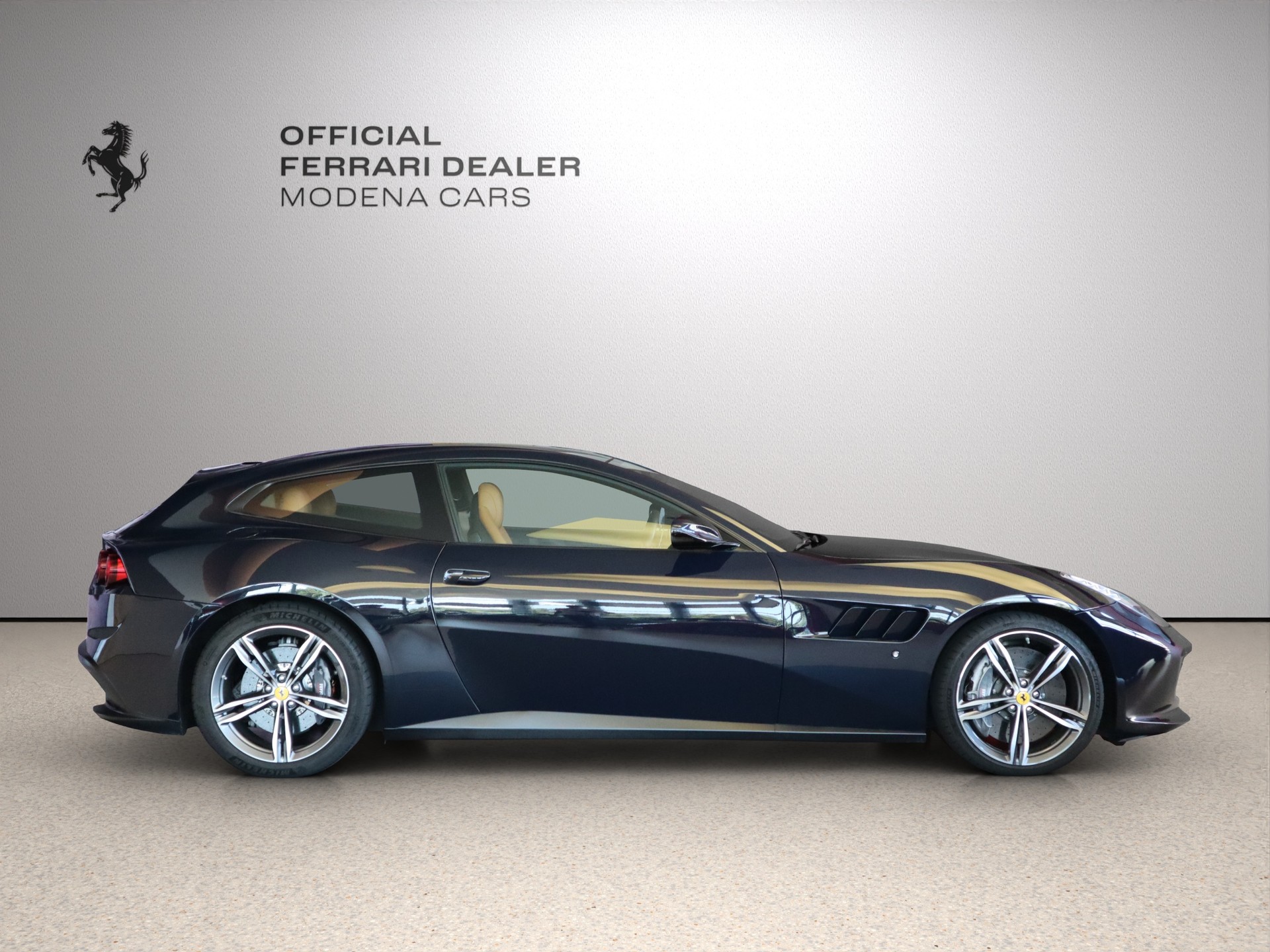 FERRARI GTC 4 Lusso-image-14