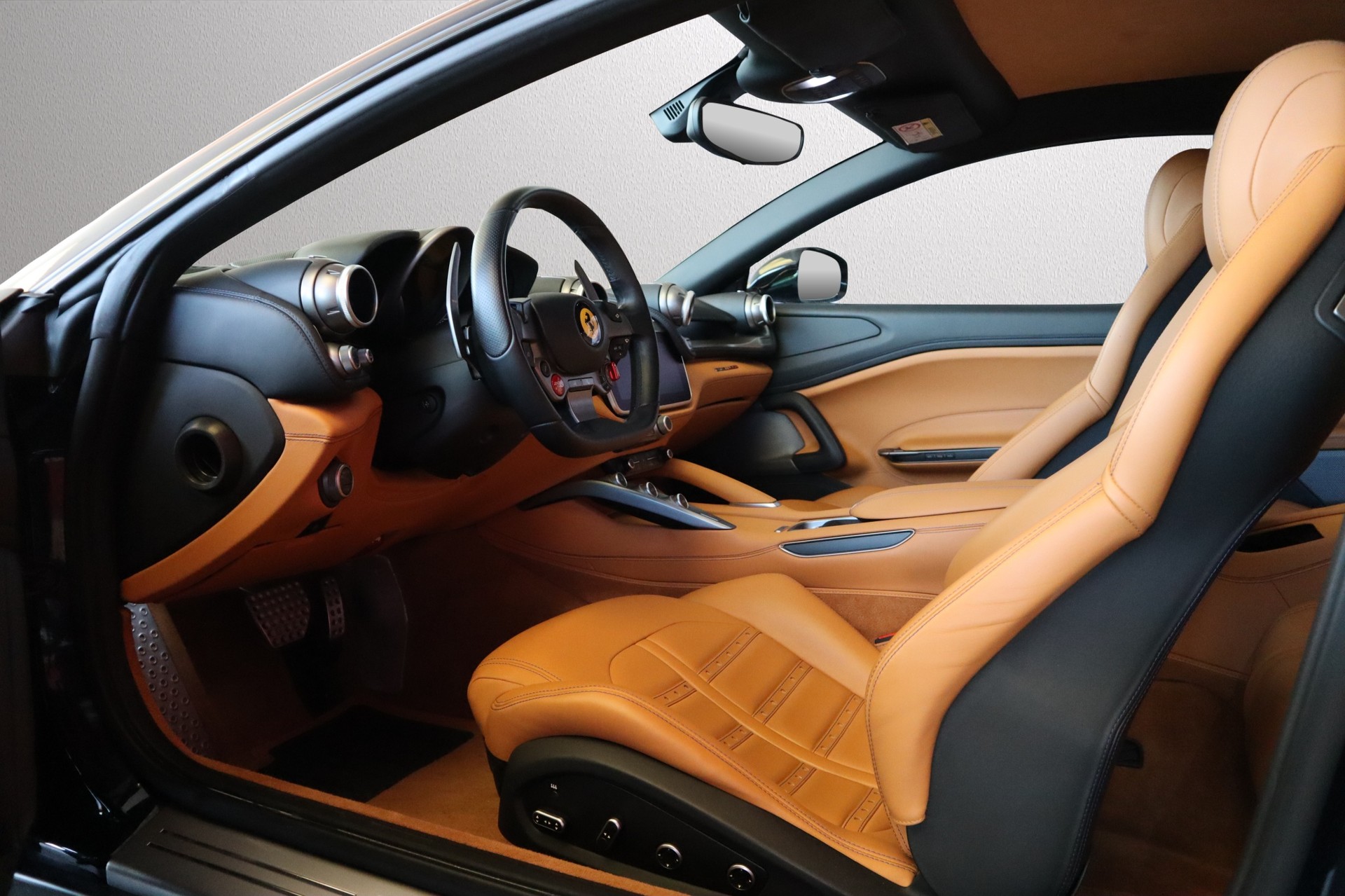 FERRARI GTC 4 Lusso-showroom-element-3