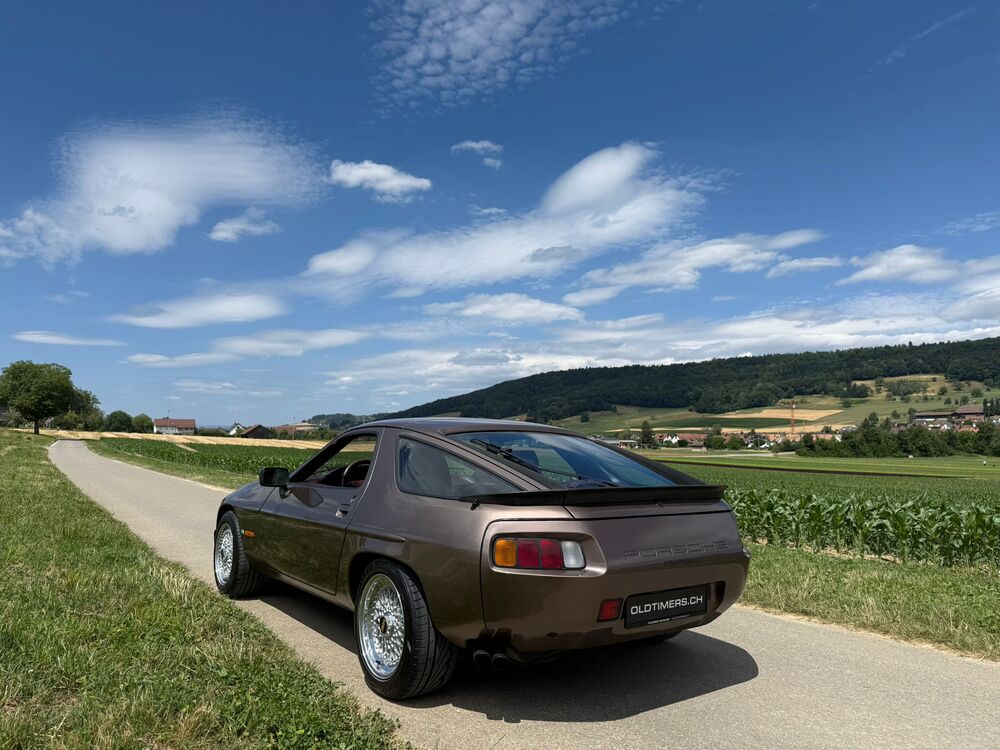 PORSCHE 928 S-image-1