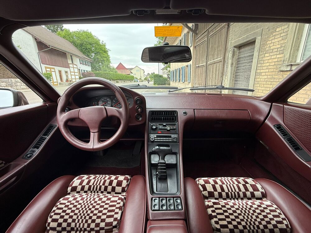 PORSCHE 928 S-image-8