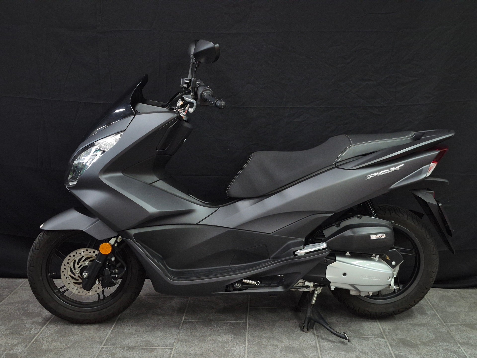 HONDA PCX 125 i-showroom-element-2