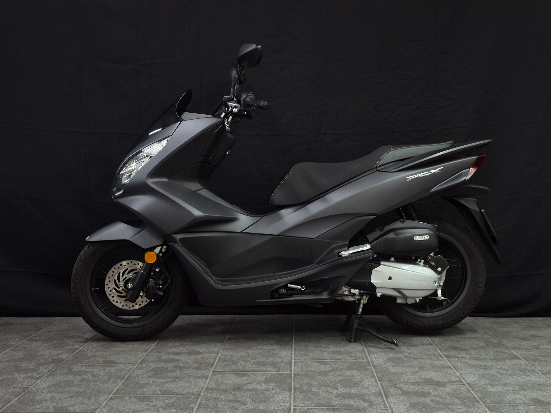 HONDA PCX 125 i-showroom-element-1