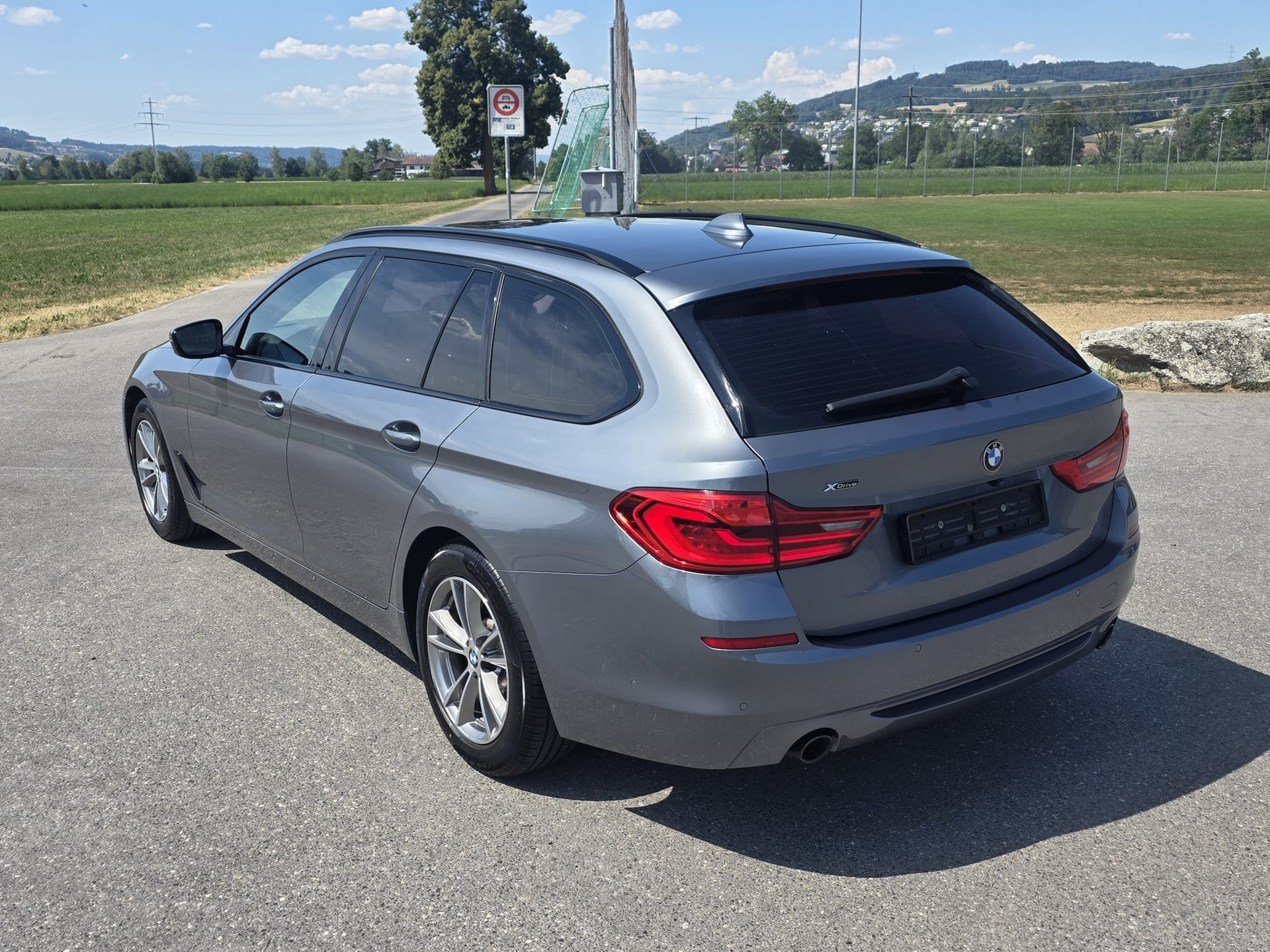 BMW 520d xDrive Touring Sport Line Steptronic-image-4