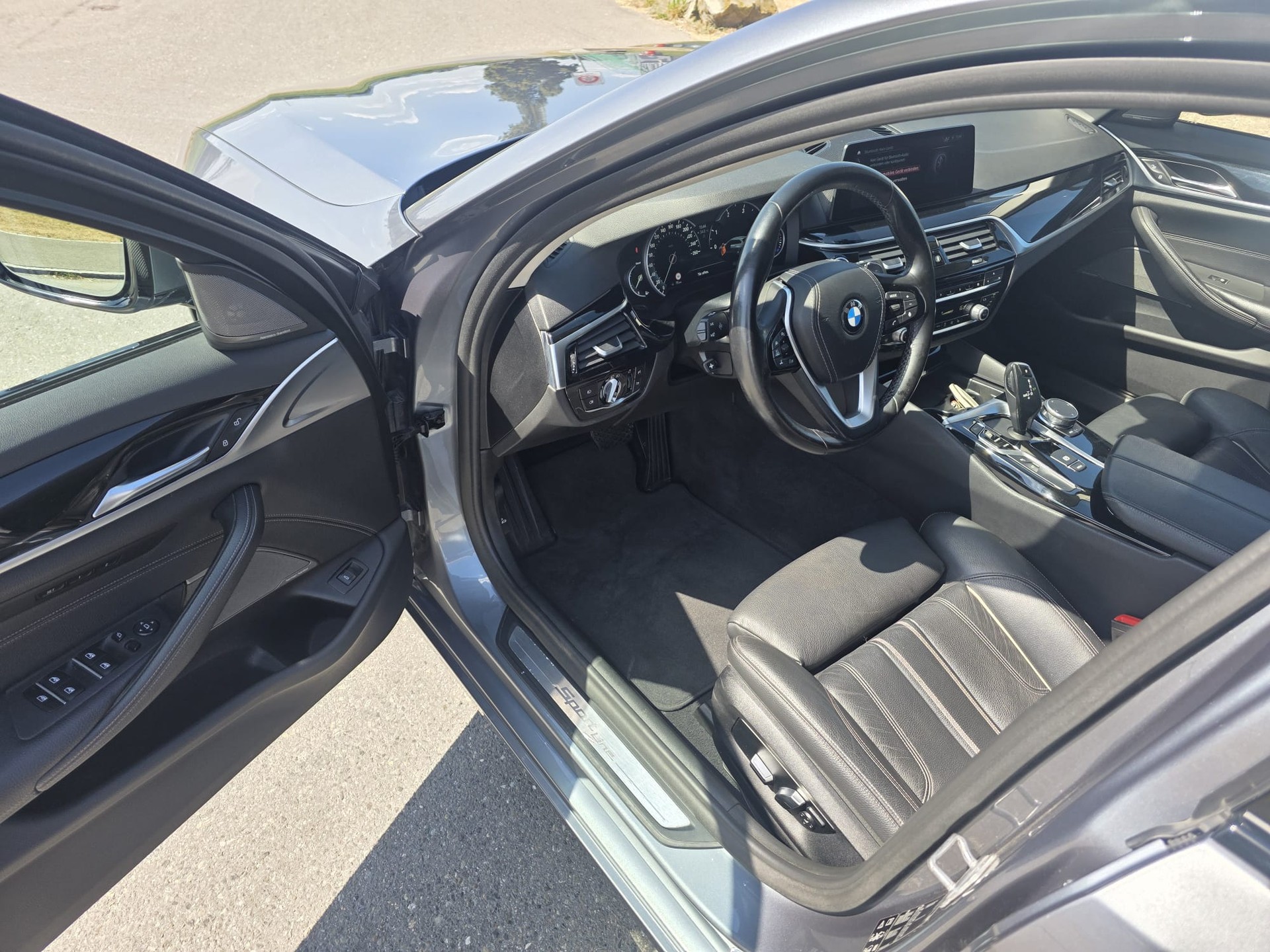 BMW 520d xDrive Touring Sport Line Steptronic-image-7