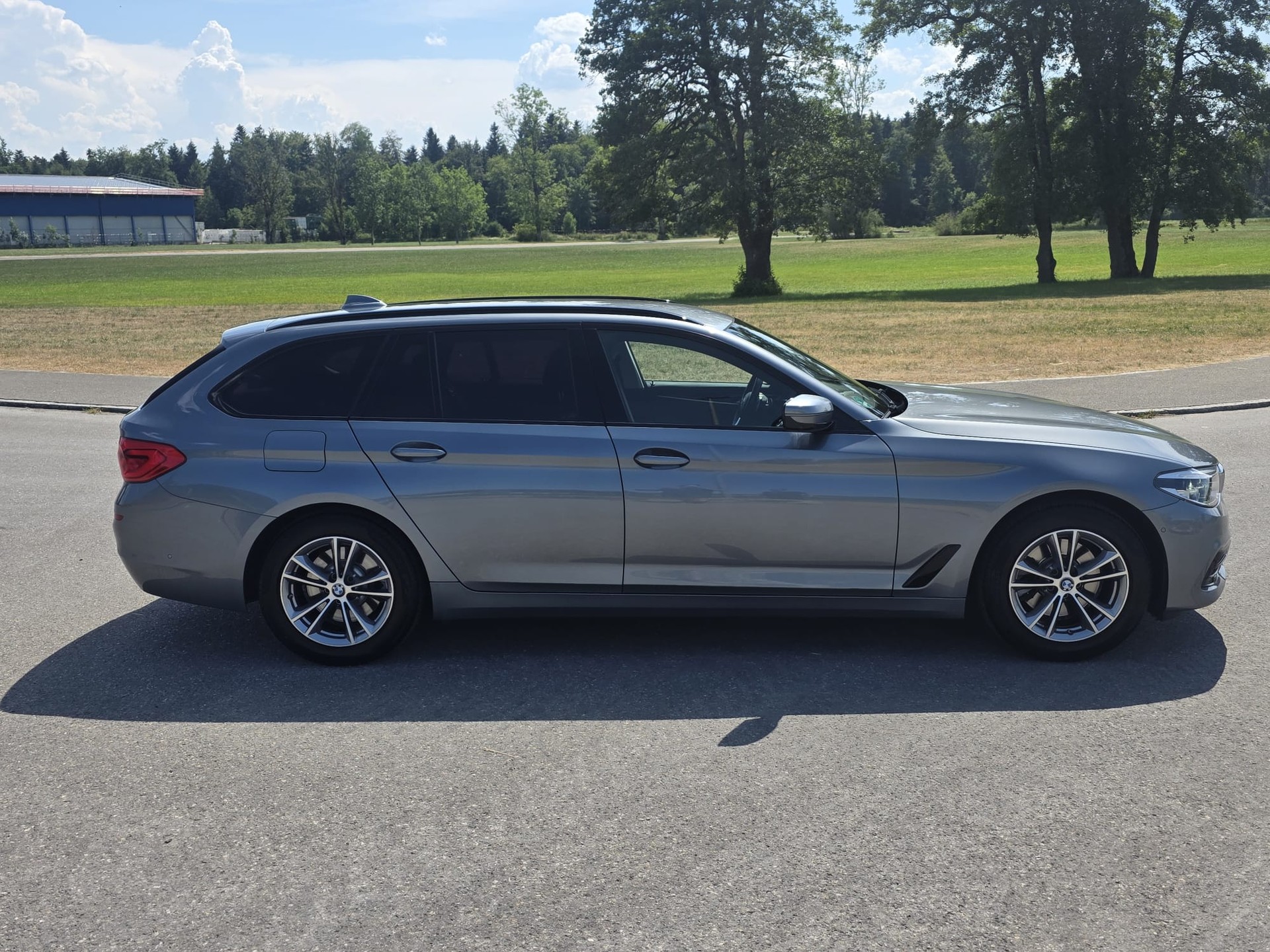 BMW 520d xDrive Touring Sport Line Steptronic-image-1