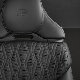 AUDI Q7 SUV TDI quattro 220 kW Signature Edition-image-9