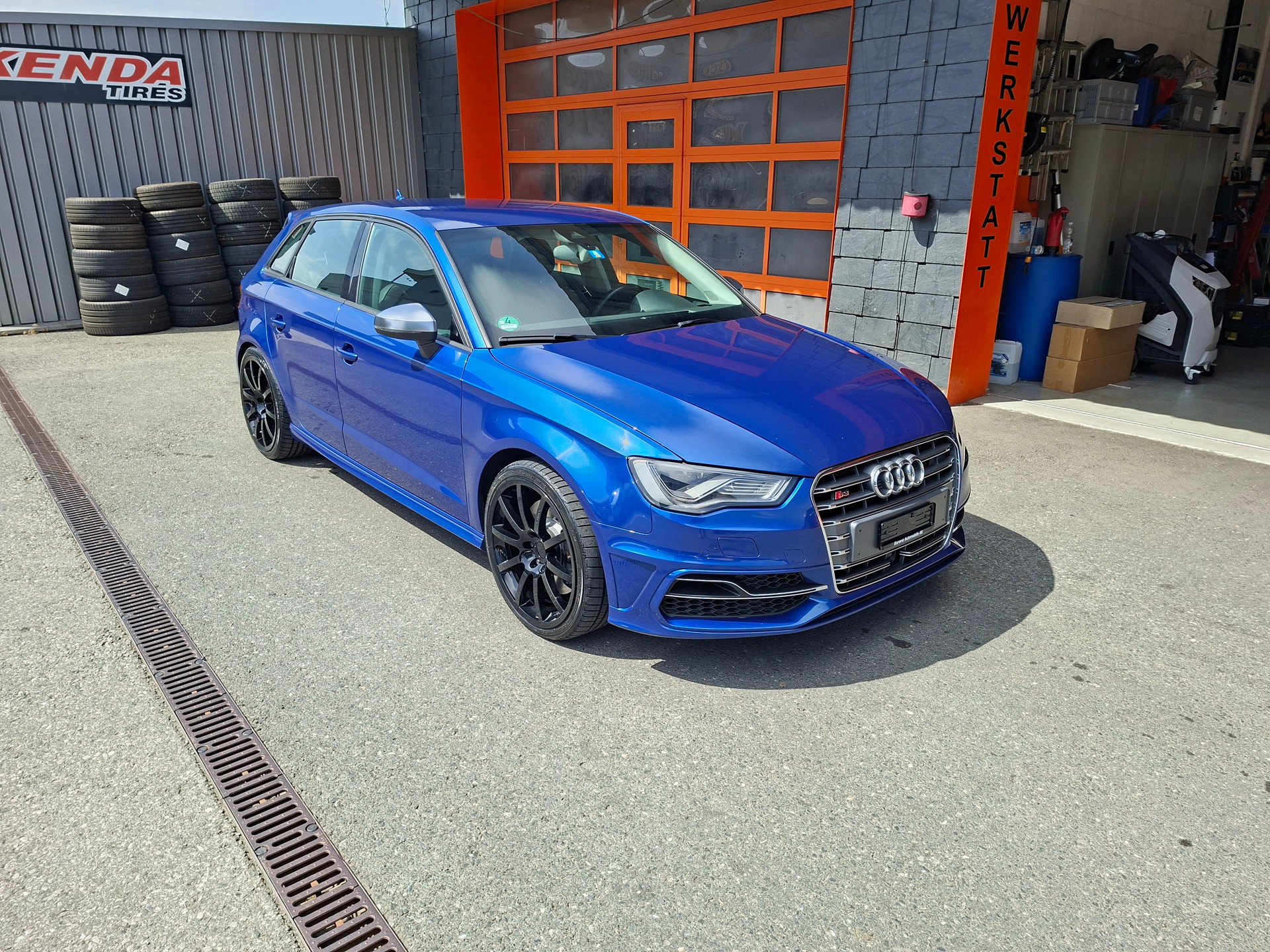 AUDI S3-showroom-element-1