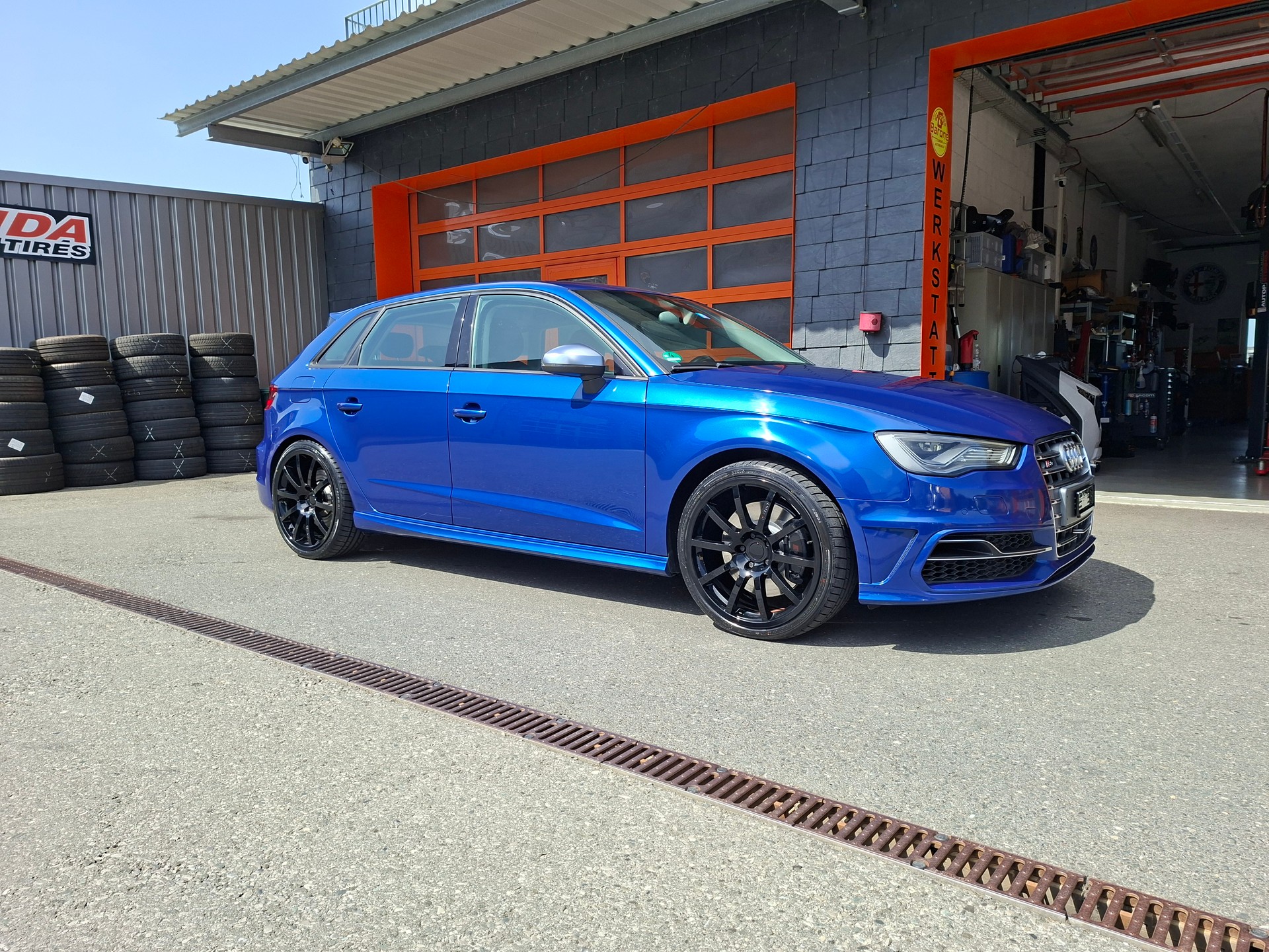 AUDI S3-showroom-element-2