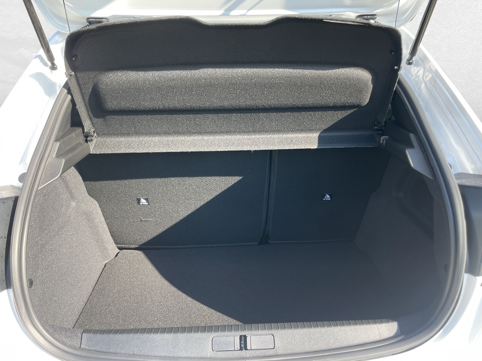 PEUGEOT 208 1.2 Hybrid 145 GT-image-5