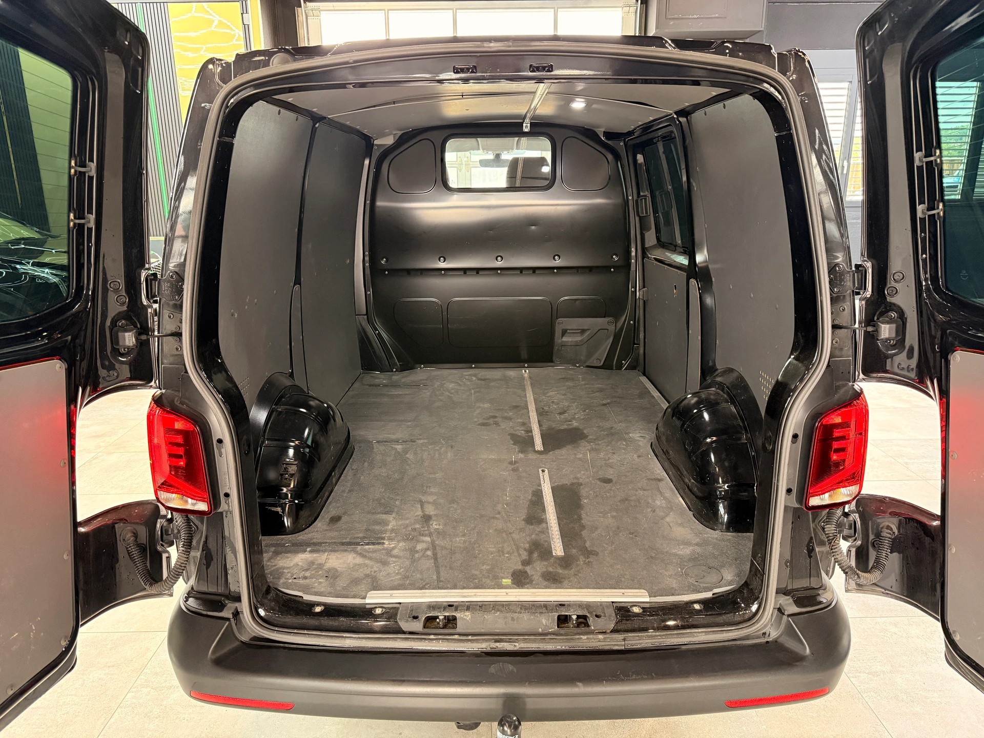 VW T6.1 2.0 TDI 4Motion DSG-image-15